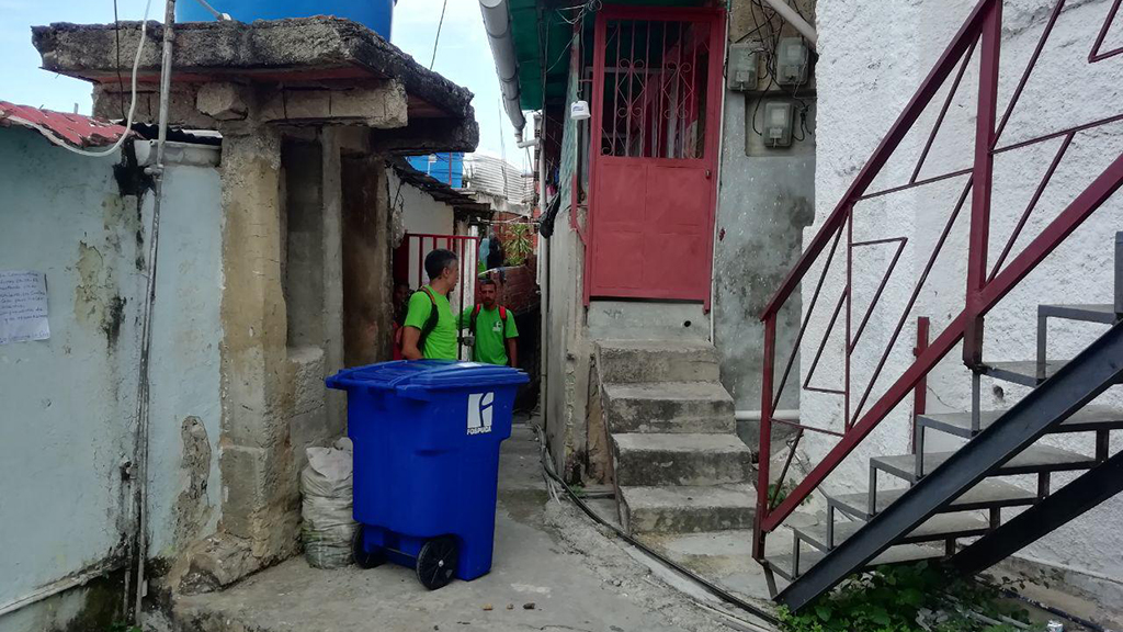 Solid waste collection in La Palomera