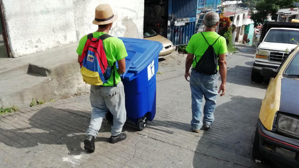 Solid waste collection in La Palomera