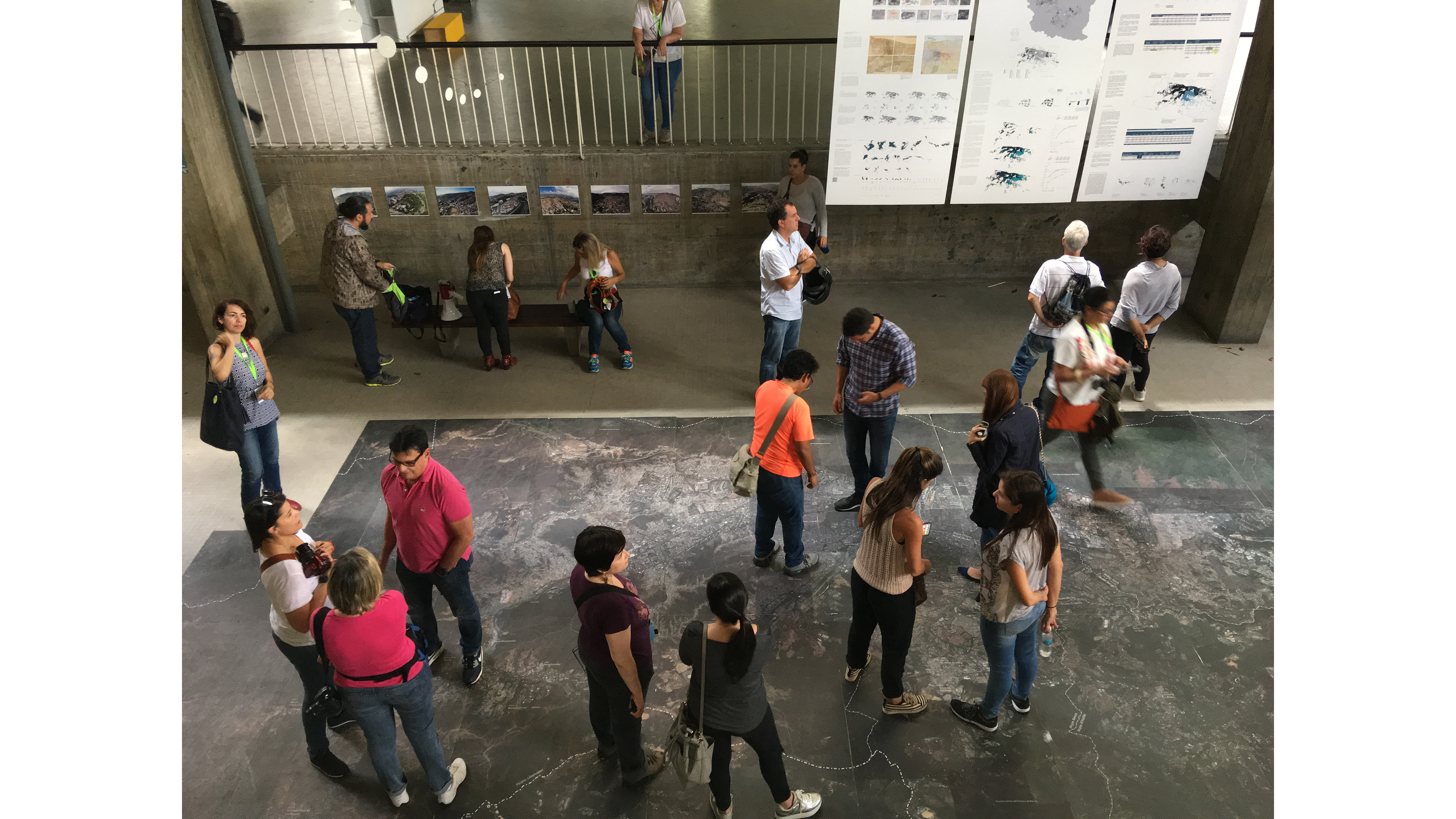 Exposición “Caracas en Tres Tiempos” en la FAU UCV