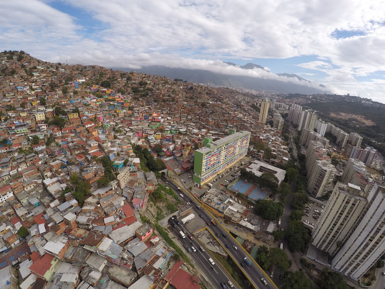 48 años de barrios en Caracas